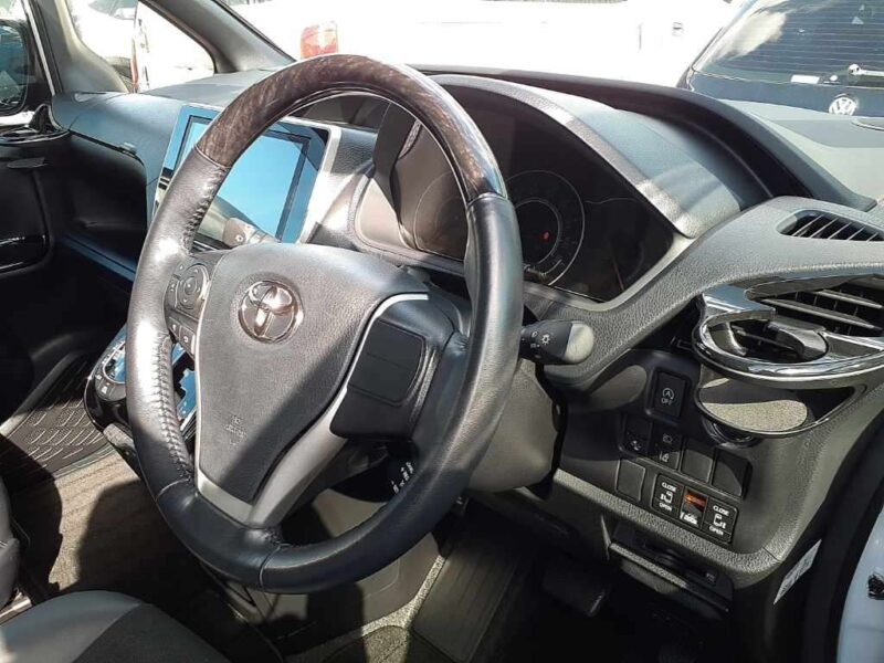TOYOTA NOAH 2.0 Si DOUBLE BYBEE III (7 SEATER) 2021 RECON UNREGISTER