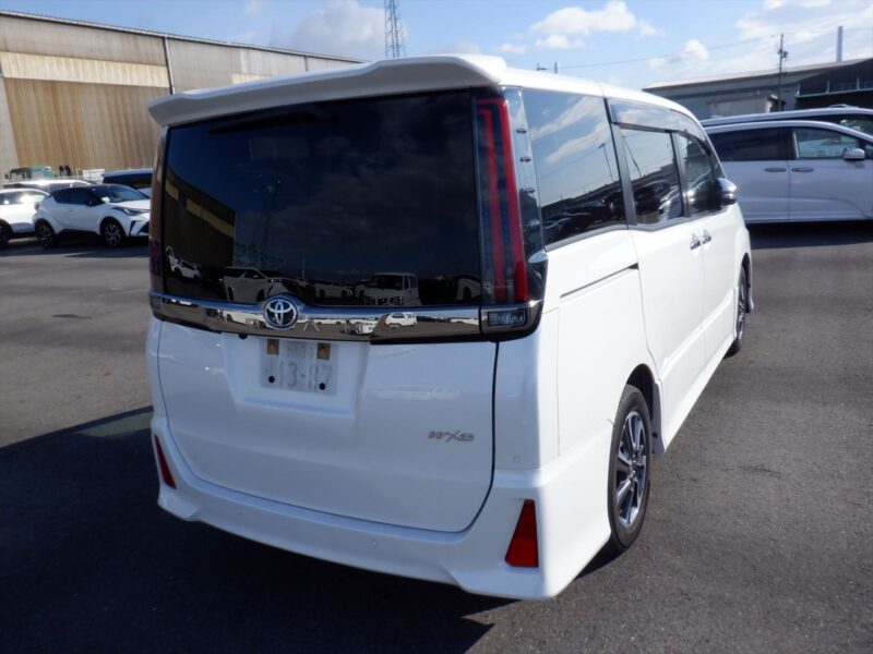 TOYOTA NOAH 2.0 Si DOUBLE BYBEE III (7 SEATER) 2021 RECON UNREGISTER