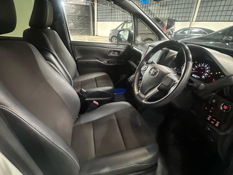 Toyota NOAH Si DOUBLE BYBEE III (A) 2021 RECON UNREGISTER