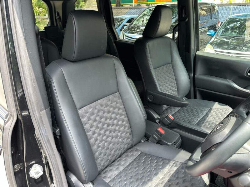 TOYOTA VOXY 2.0 S-Z (7 SEATER) 2023 RECON UNREGISTER