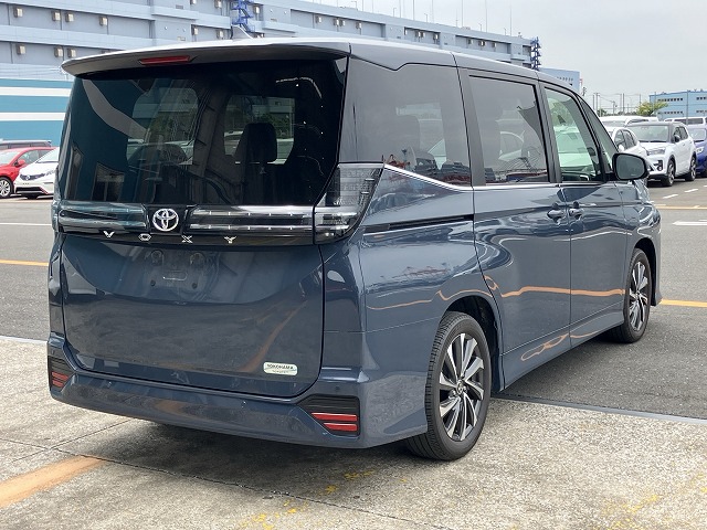 LOW MILEAGE GRADE 5A TOYOTA VOXY 2.0 S-Z (7 SEATER) 2022