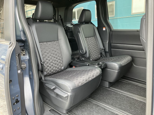 LOW MILEAGE GRADE 5A TOYOTA VOXY 2.0 S-Z (7 SEATER) 2022