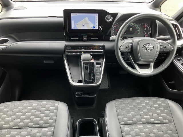 LOW MILEAGE GRADE 5A TOYOTA VOXY 2.0 S-Z (7 SEATER) 2022