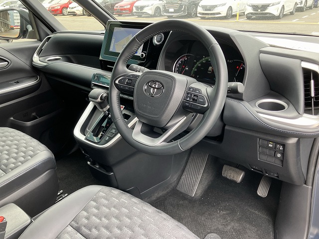 LOW MILEAGE GRADE 5A TOYOTA VOXY 2.0 S-Z (7 SEATER) 2022