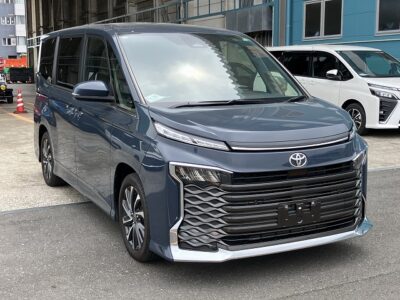 LOW MILEAGE GRADE 5A TOYOTA VOXY 2.0 S-Z (7 SEATER) 2022