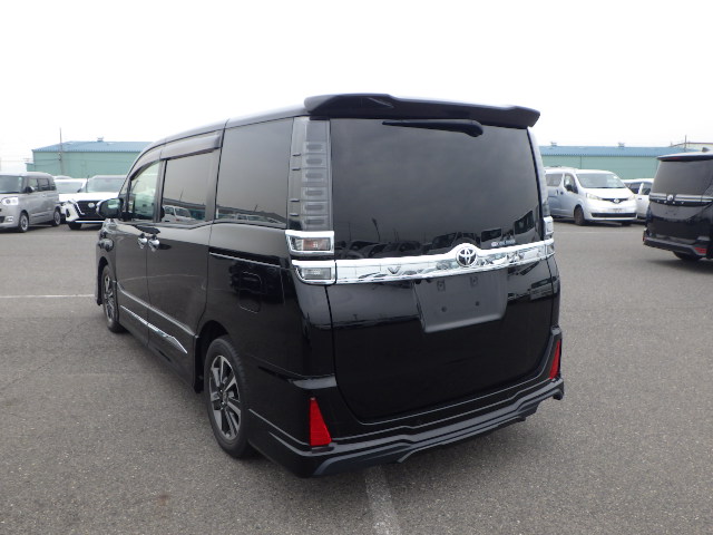 [MODELLISTA] TOYOTA VOXY 2.0 ZS KIRAMEKI 3 (7 SEATER) 2021