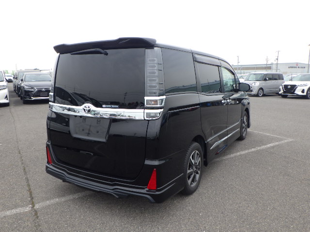 [MODELLISTA] TOYOTA VOXY 2.0 ZS KIRAMEKI 3 (7 SEATER) 2021