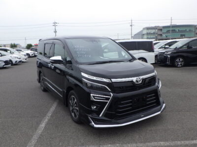 [MODELLISTA] TOYOTA VOXY 2.0 ZS KIRAMEKI 3 (7 SEATER) 2021