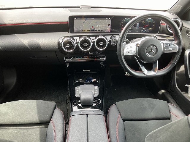 MERCEDES BENZ A180 STYLE AMG LINE 2021