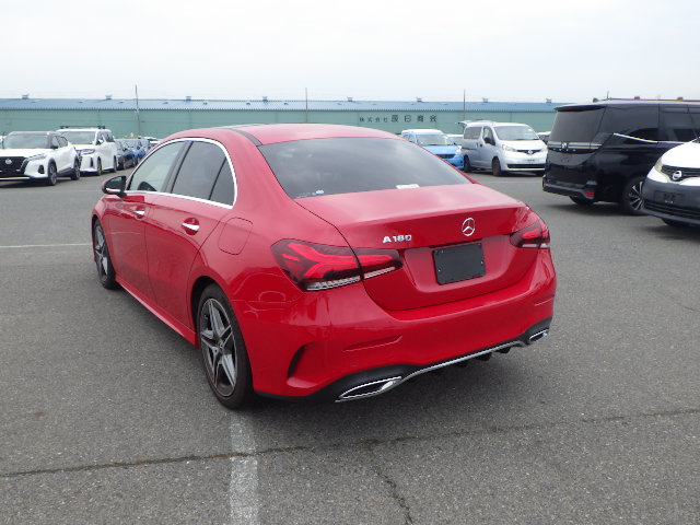 MERCEDES BENZ A180 STYLE SEDAN AMG LINE 2021