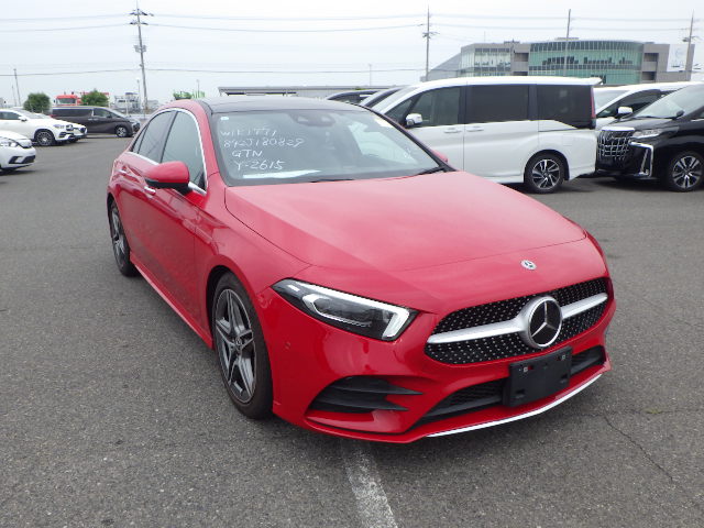 MERCEDES BENZ A180 STYLE SEDAN AMG LINE 2021
