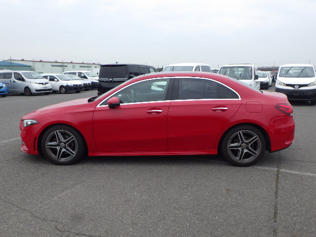 MERCEDES BENZ A180 STYLE SEDAN AMG LINE 2021