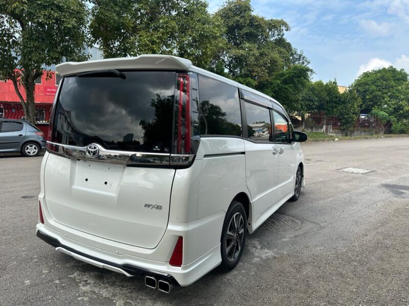 TOYOTA NOAH 2.0 Si DOUBLE BYBEE III (7 SEATER) 2021